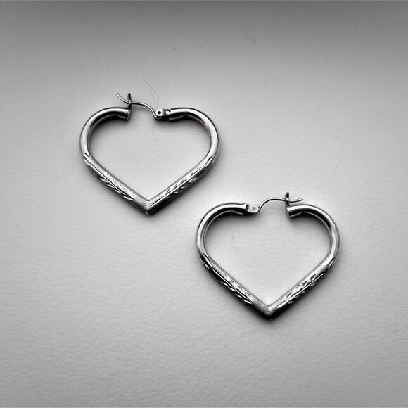 Vintage 14K White Gold Diamond Cut Heart Shaped Dangle Pierced Hoop Earrings